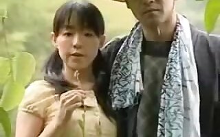 CHINESE YOUNG COUPLE FUCKING OUTSIDE